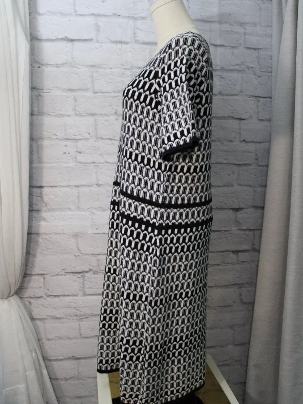 Ann Taylor Petites Large Black White Geometric Knit Shift Dress